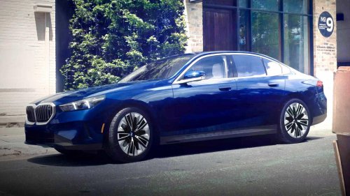 The Japanese luxury sedan more sporty than a BMW 5 Series