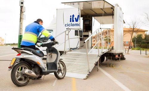 El aviso de la DGT para los dueños de ciclomotores: la inspección que no puedes ignorar este año
