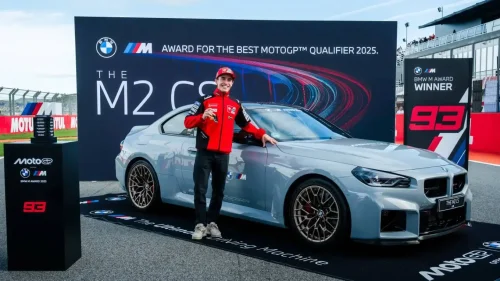 Marc Márquez recibe su flamante nuevo deportivo, un coupé de 530 CV y una aceleración de 0 a 100 km/h en solo 3,8"