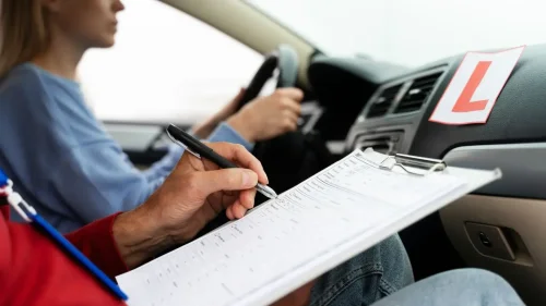 Si hace tiempo que no conduces, la Guardia Civil anuncia los cursos de conducción segura y eficiente de la DGT con los que, además, regalan dos puntos