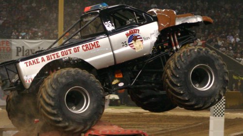 20 Reasons Why People Love Watching Monster Trucks