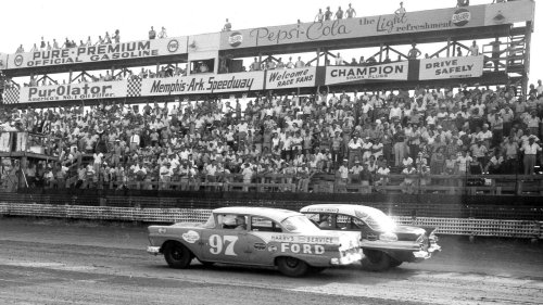 Ford, Ford Boss 429: The NASCAR engine that became a street legend