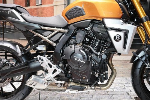 スズキ新型｢GSX-8T/GSX-8TT｣王座への挑戦状