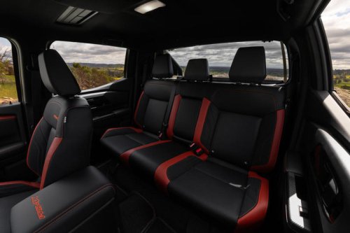 2.4Lディーゼル×新4WDで“本気の相棒”に進化！日産、新型ピックアップトラック「ナバラ」が豪州デビュー