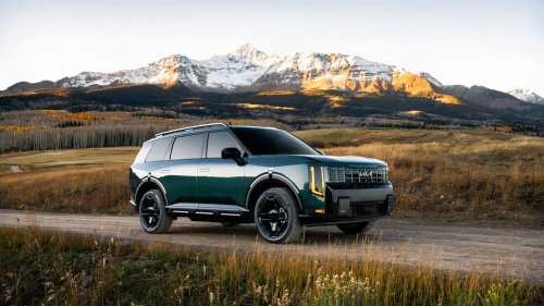 This mainstream SUV gives luxury SUVs a run for their money