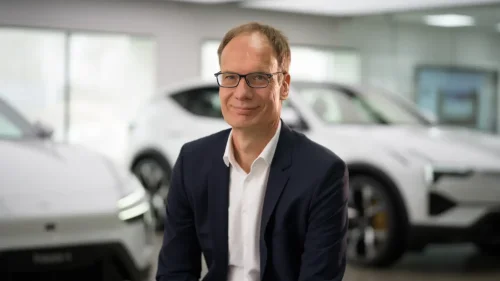 ¿Levantar la prohibición a los coches de combustión? El CEO de Polestar no creee que sea justo
