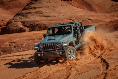 Jeep is bringing back the manual Gladiator—taking aim at Tacoma