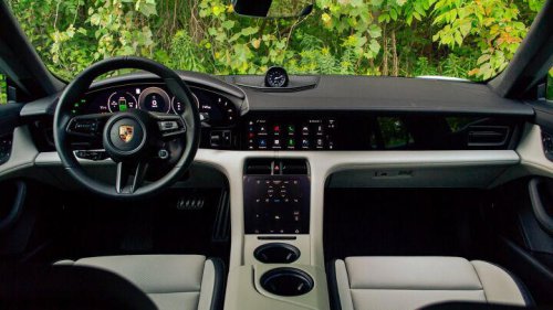 BMW M5 Touring vs Porsche Taycan GTS Sport Turismo Comparison