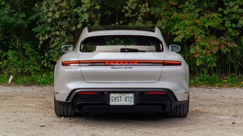 BMW M5 Touring vs Porsche Taycan GTS Sport Turismo Comparison