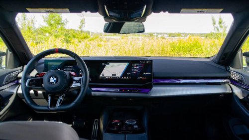 BMW M5 Touring vs Porsche Taycan GTS Sport Turismo Comparison