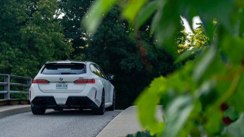 BMW M5 Touring vs Porsche Taycan GTS Sport Turismo Comparison