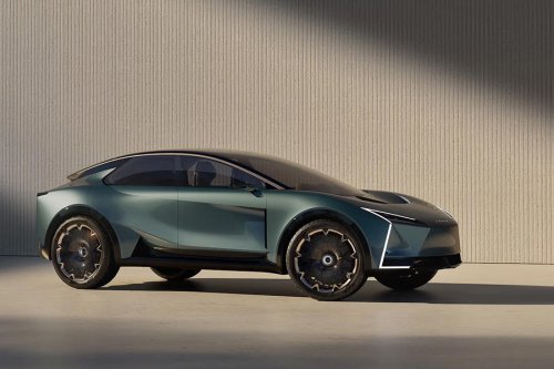 レクサス、LSの時代に終止符…“新しい感性”で未来を開く