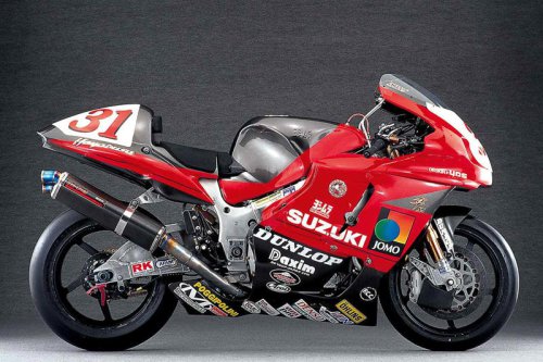 ヨシムラ「HAYABUSA X-1」解説｜Xフォーミュラレーサーの技術を反映！“ストリート最速”たる所以とは？