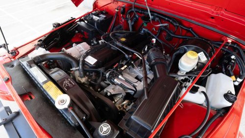 Forgotten inline-six engines that are no longer in production