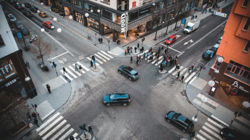 10 Things American Drivers Do That Europeans Don’t & Vice Versa