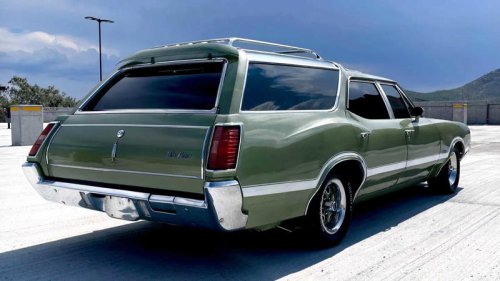 The Oldsmobile Vista Cruiser 455 is a sleeper wagon