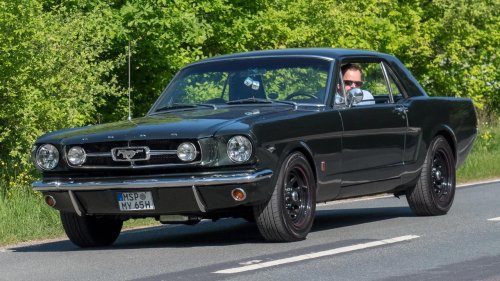 Licensing rules for driving antique cars on the road
