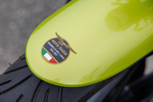 伝統を守り続ける孤高の存在「モト・グッツィV7シリーズ」最新モデルを試乗レビュー！