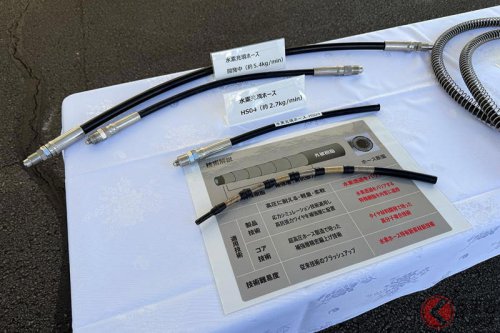 トヨタが凄い「カローラクロス」公開！ 水素エンジンの仕上がりは？ “ガソリン車と変わらない”走りの裏にある「仲間たち」の奮闘とは