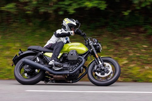 伝統を守り続ける孤高の存在「モト・グッツィV7シリーズ」最新モデルを試乗レビュー！