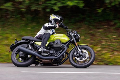 伝統を守り続ける孤高の存在「モト・グッツィV7シリーズ」最新モデルを試乗レビュー！