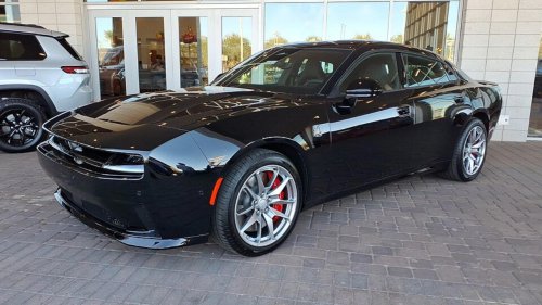 Muscle Cars | 5 modern muscle cars that feel old-school in the best way