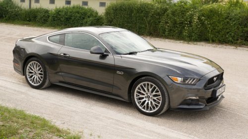 Muscle Cars, 5 modern muscle cars that feel old-school in the best way