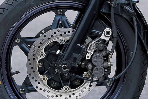 ホンダ「CBR400F（NC17）」（1984年）斬新な車体と2/4バルブ切り替え機構を持つREVエンジンで旋風を起こした、ホンダ第三世代の400cc並列4気筒車