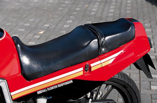 スズキ「GSX-R（GK71B）」（1984年）｜新開発エンジンとアルミフレームで未踏の軽さを実現