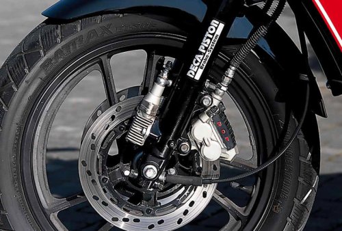 スズキ「GSX-R（GK71B）」（1984年）｜新開発エンジンとアルミフレームで未踏の軽さを実現