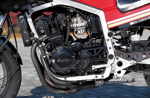 スズキ「GSX-R（GK71B）」（1984年）｜新開発エンジンとアルミフレームで未踏の軽さを実現