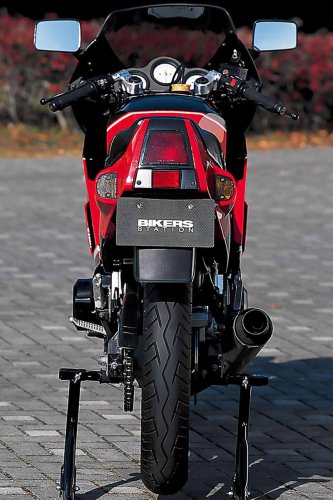 スズキ「GSX-R（GK71B）」（1984年）｜新開発エンジンとアルミフレームで未踏の軽さを実現