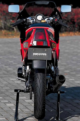 スズキ「GSX-R（GK71B）」（1984年）｜新開発エンジンとアルミフレームで未踏の軽さを実現