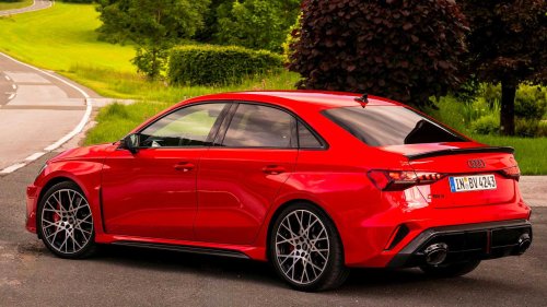Porsche, Porsche 911, 12 sedans that can outrun the Porsche 911 in a straight line