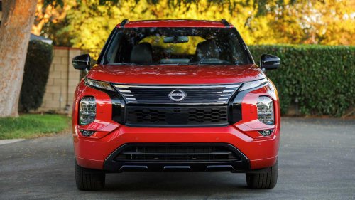 Nissan, Nissan Rogue, Toyota, Nissan's best chance to dethrone the Toyota RAV4: Rogue vs. RAV4