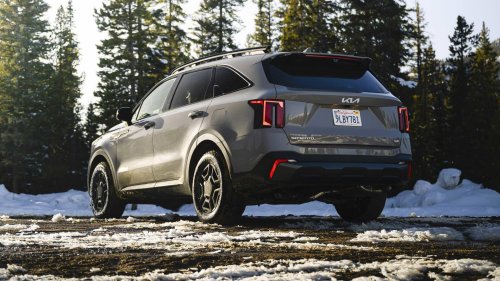 10 midsize SUVs that get over 25 MPG on the highway