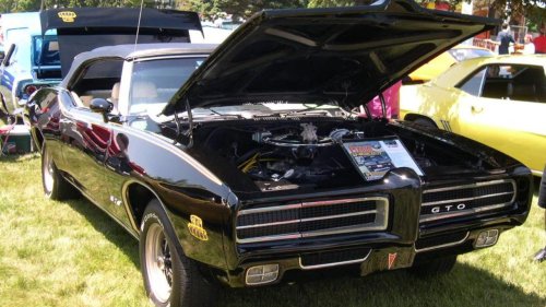 12 muscle cars that still deliver insane bang for the buck