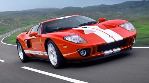 10 cars powered by the V8 engine that has won the most awards