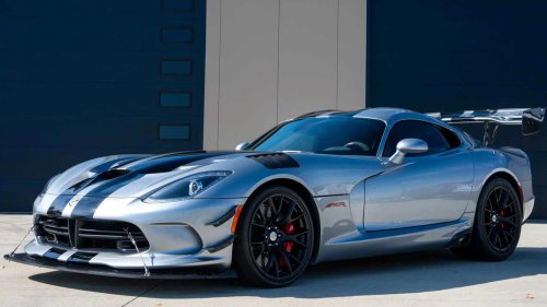 The biggest engine ever plonked under the hood of an American car