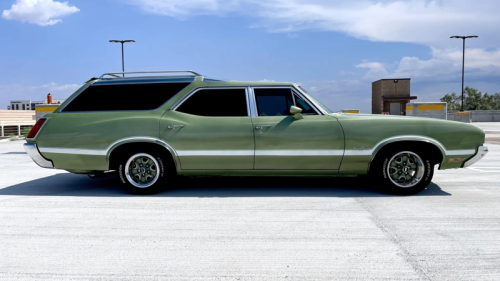 The 1969 Chevrolet Kingswood Estate 427 is a sleeper wagon