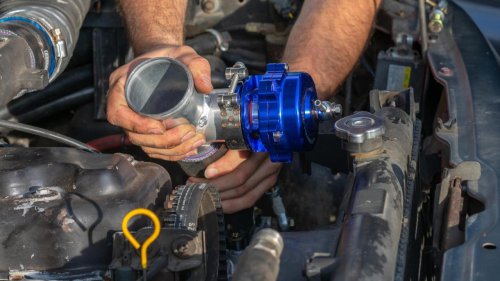 How the water pump prevents car engine overheating