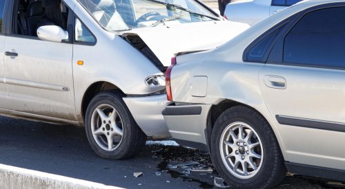 Cinturones traseros: se deben abrochar aunque no viaje nadie en esta zona y esta es la razón de vital importancia