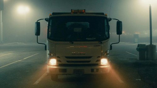 10 things truck drivers hate that cars do &amp; vice versa