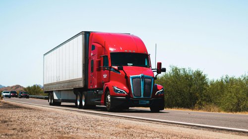 10 things truck drivers hate that cars do &amp; vice versa