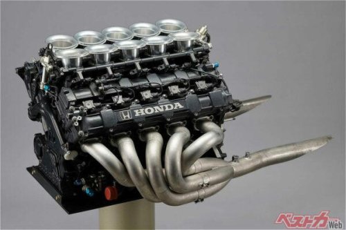 トヨタGR GTの排気系が変! なんでエンジン真上から出てるのと思ったらV型エンジンの最新トレンドだった件!