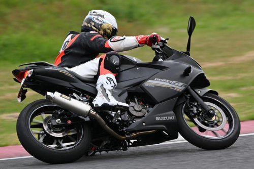 250ccがここまで化ける! ヨシムラサイクロンでジクサーSF250が“ひとクラス上の走り”に進化