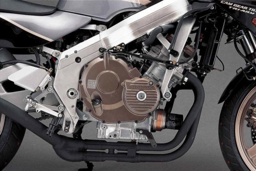 ホンダ「CBR400RR（NC23）」（1988年）｜エアロボディのCBR400R/NC23を元に車体を主に改良しRRを初めて名乗ったレプリカ