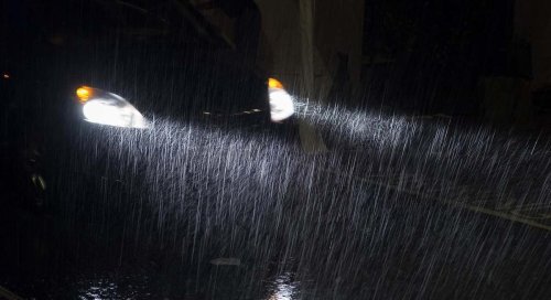 Ni para ver por la noche ni para la niebla: la DGT aclara el verdadero propósito de las luces de posición
