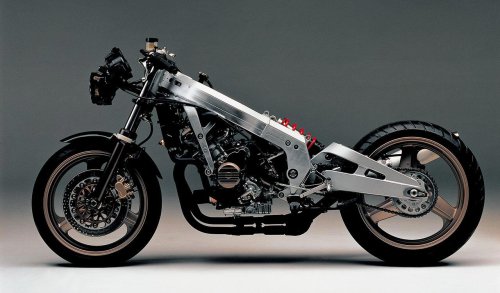 ホンダ「CBR400RR（NC23）」（1988年）｜エアロボディのCBR400R/NC23を元に車体を主に改良しRRを初めて名乗ったレプリカ