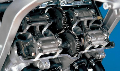 ホンダ「CBR400RR（NC23）」（1988年）｜エアロボディのCBR400R/NC23を元に車体を主に改良しRRを初めて名乗ったレプリカ